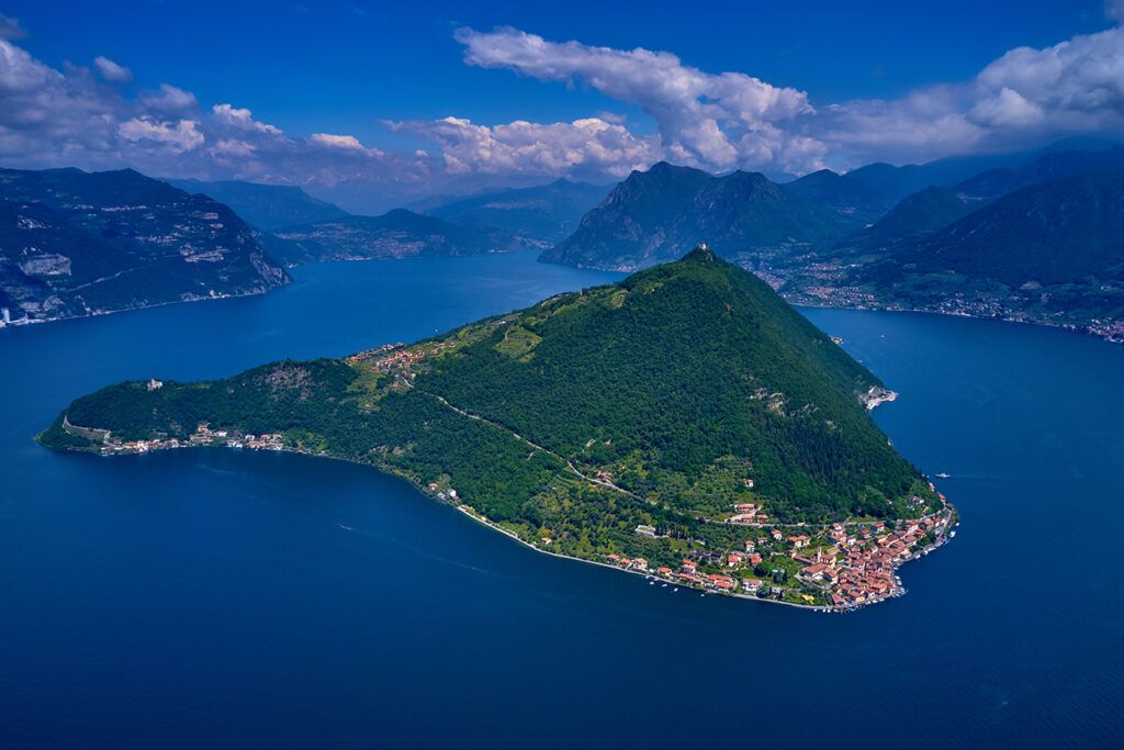 Montisola sul Lago d’Iseo, Brescia centro storico e visita guidata in Cantina zona Franciacorta