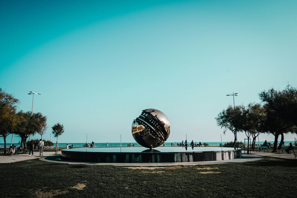 Pesaro capitale italiana della cultura, città del Conero e Grotte di Frasassi